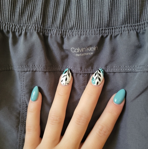 NWT!! Calvin Klein Girls Performance Jogger! - Picture 4 of 7